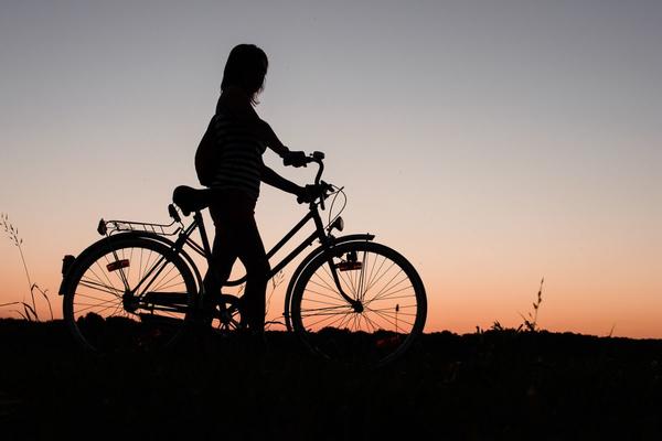 Escursioni in bicicletta: quali disturbi può provocare il contatto rigido con il sellino